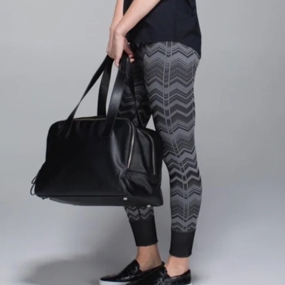 lululemon athletica Pants - Lululemon Ebb Street Chevron Black & Gray Striped Leggings Size 6
